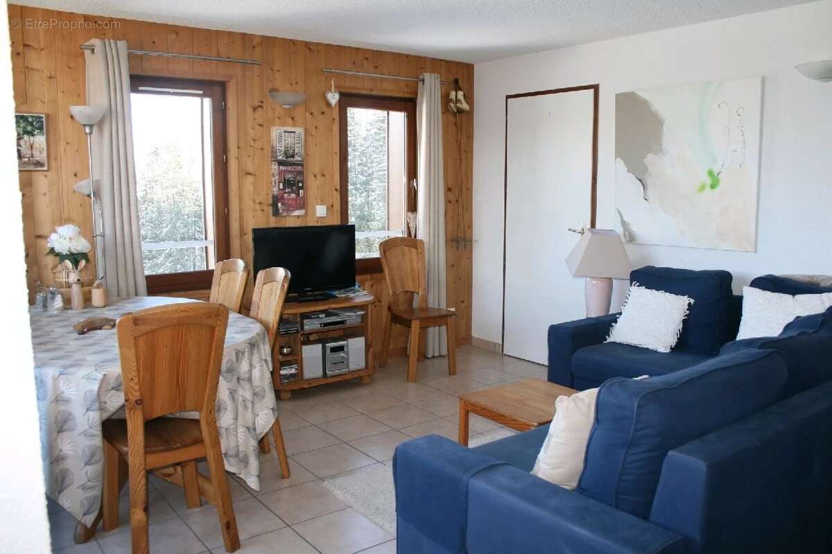 Appartement à MORILLON