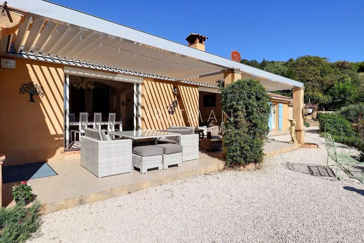 Maison à COTIGNAC