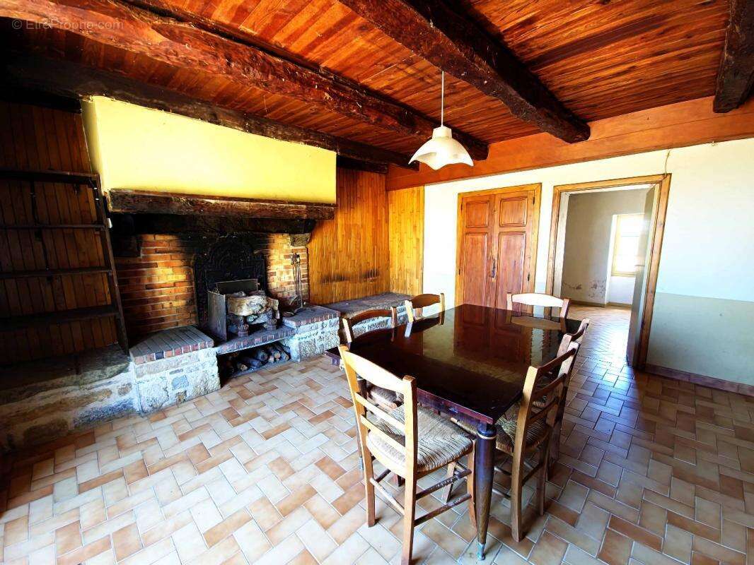 Maison à LACAPELLE-LIVRON
