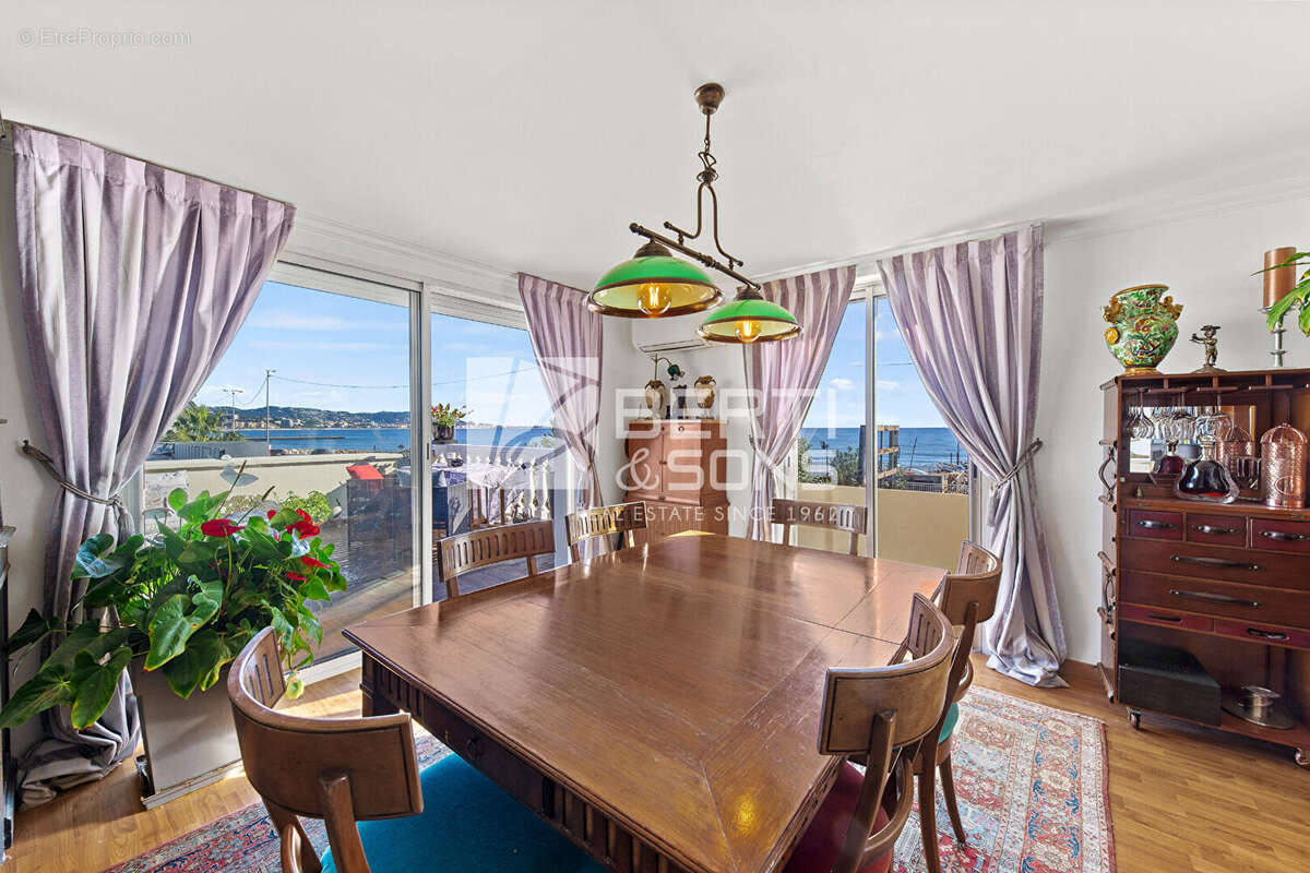 Appartement à MANDELIEU-LA-NAPOULE