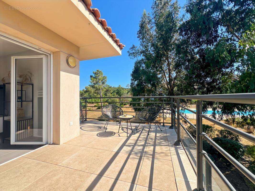 Appartement à ROQUEBRUNE-SUR-ARGENS