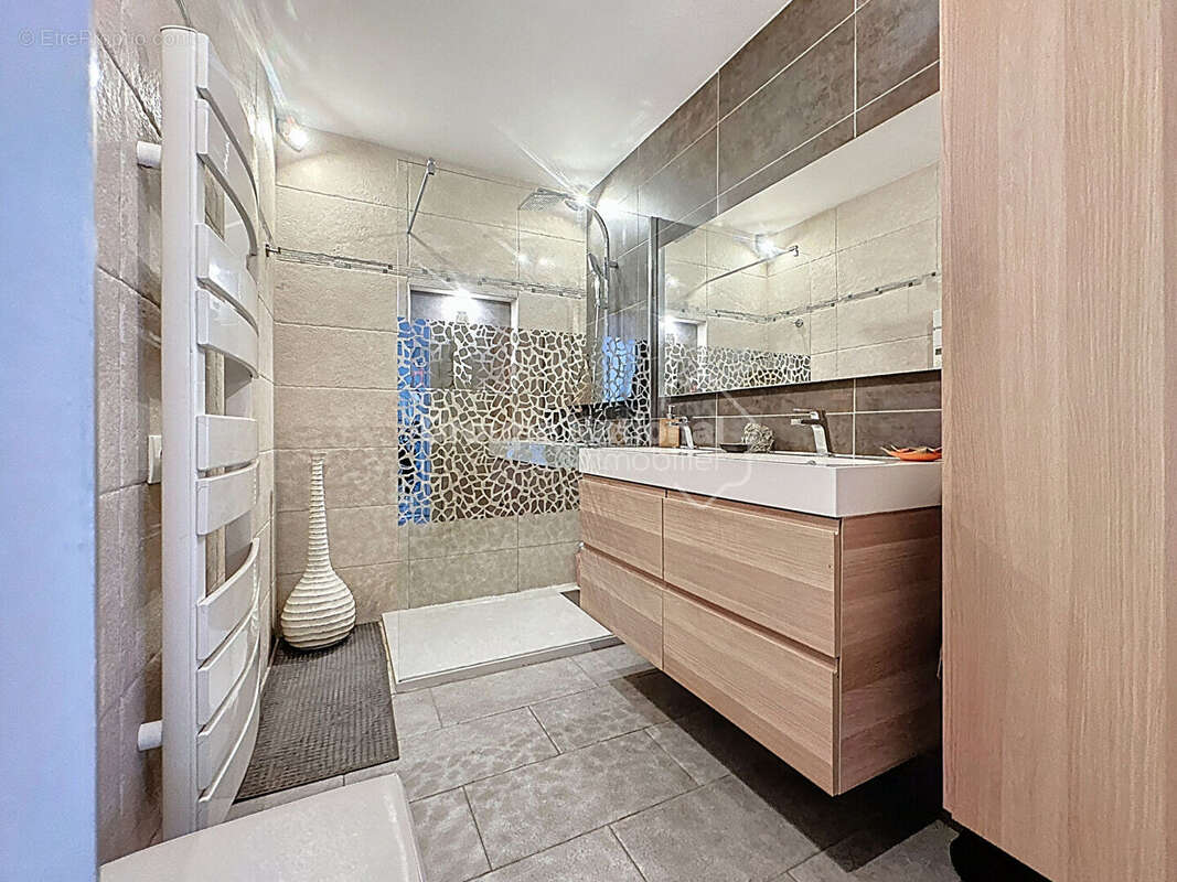 Appartement à SAINT-LAURENT-DU-VAR