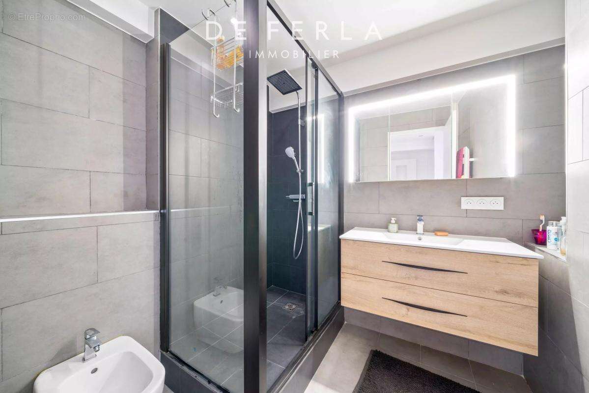 Appartement à PARIS-14E