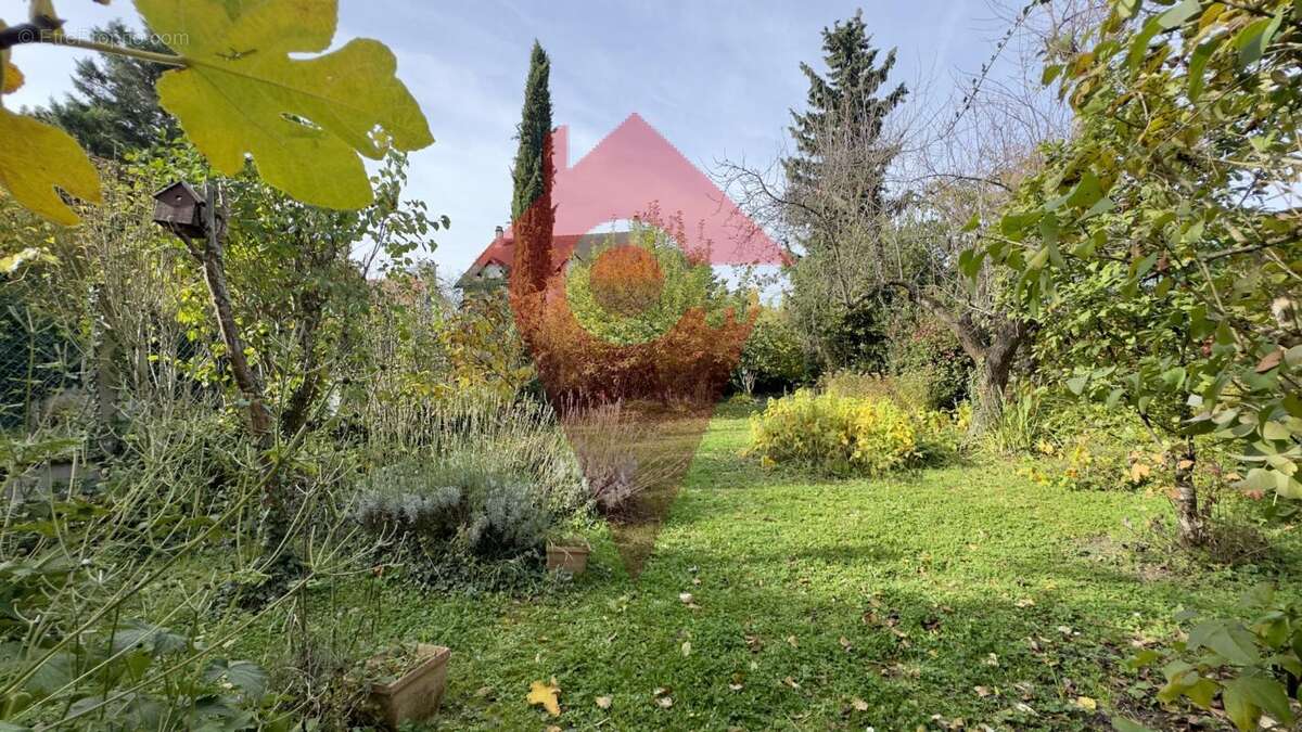 Maison familiale avec jardin, 4 chambres et fort potentiel - photo 4