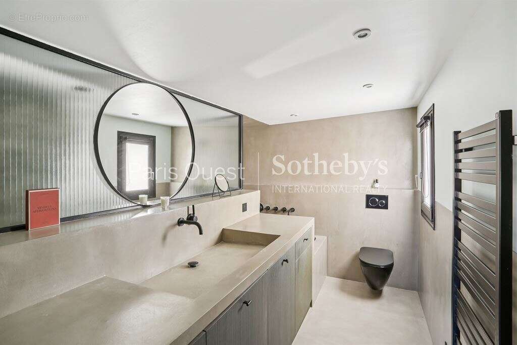 Appartement à PARIS-1E