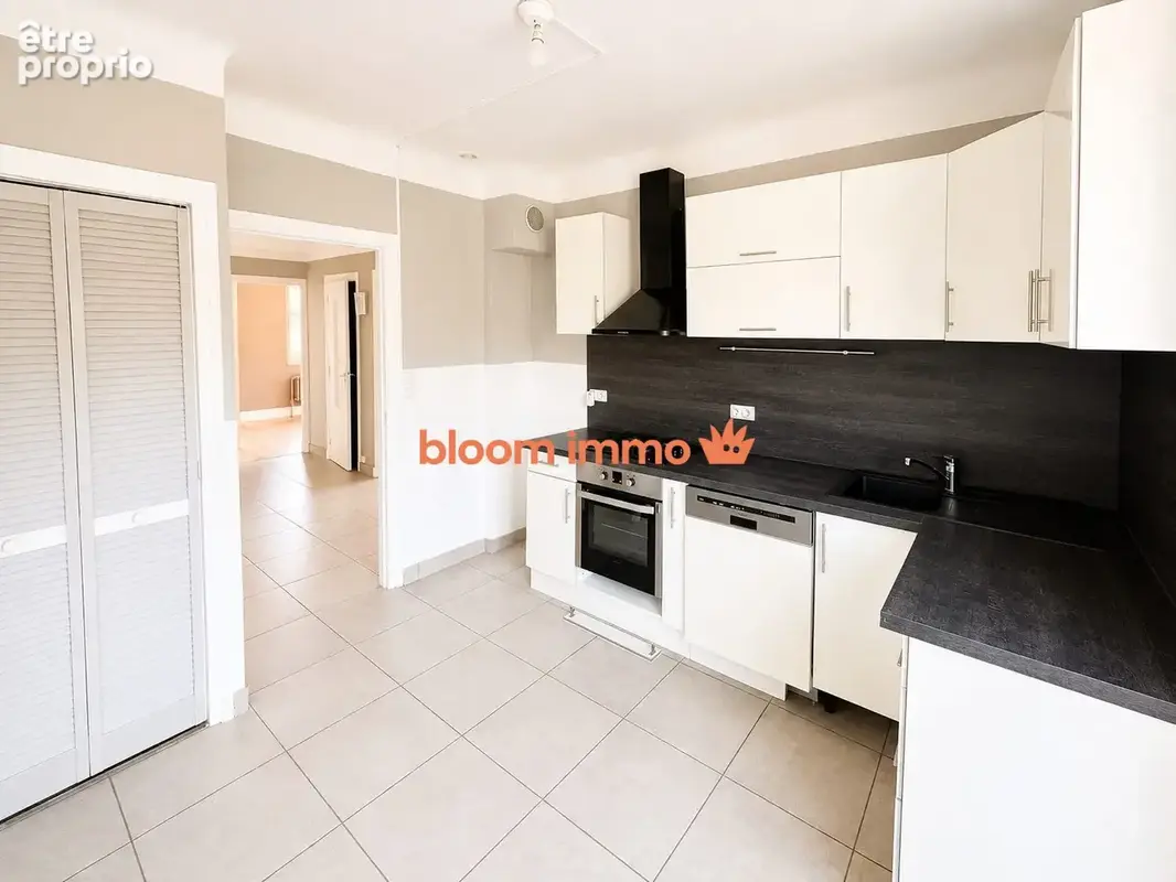 Appartement 82 m² à Bassens  - photo 4