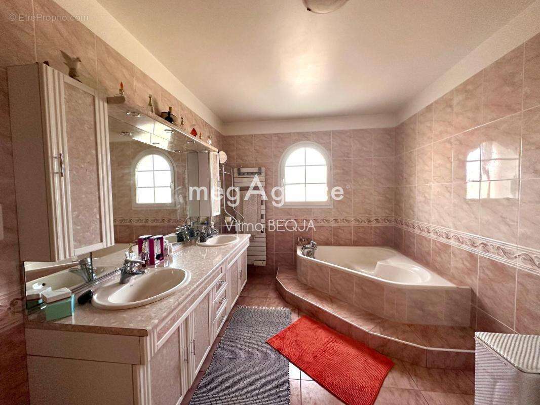 Maison à PONT-SUR-YONNE