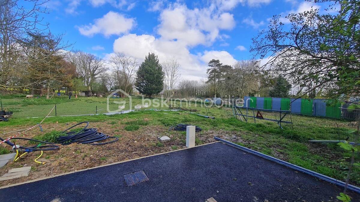 Terrain à COURQUETAINE