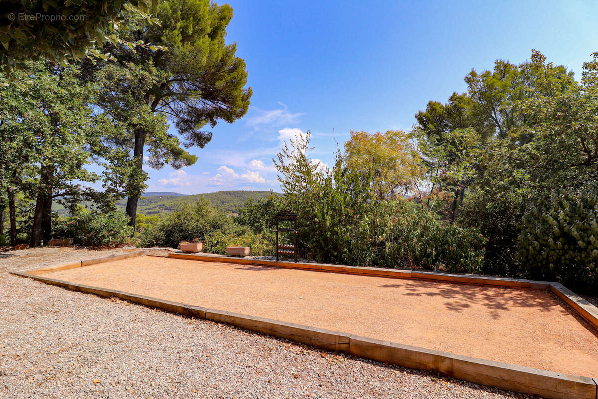 FLAYOSC PROPRIETE de 185M2 habitables avec 4 chambres, PISCINE sur plus de 4000m2 clos et paysagé - photo 32
