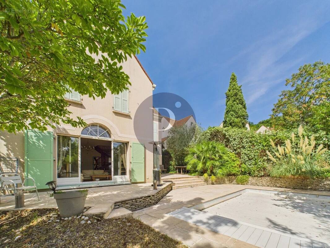 Maison à VERRIERES-LE-BUISSON