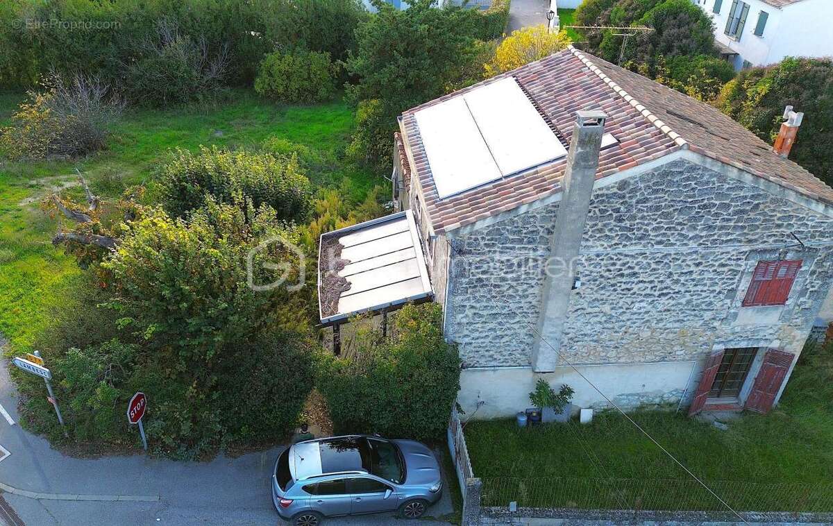 A vendre maison avec un jardin et 2 places de parking sur Vernègues - photo 4
