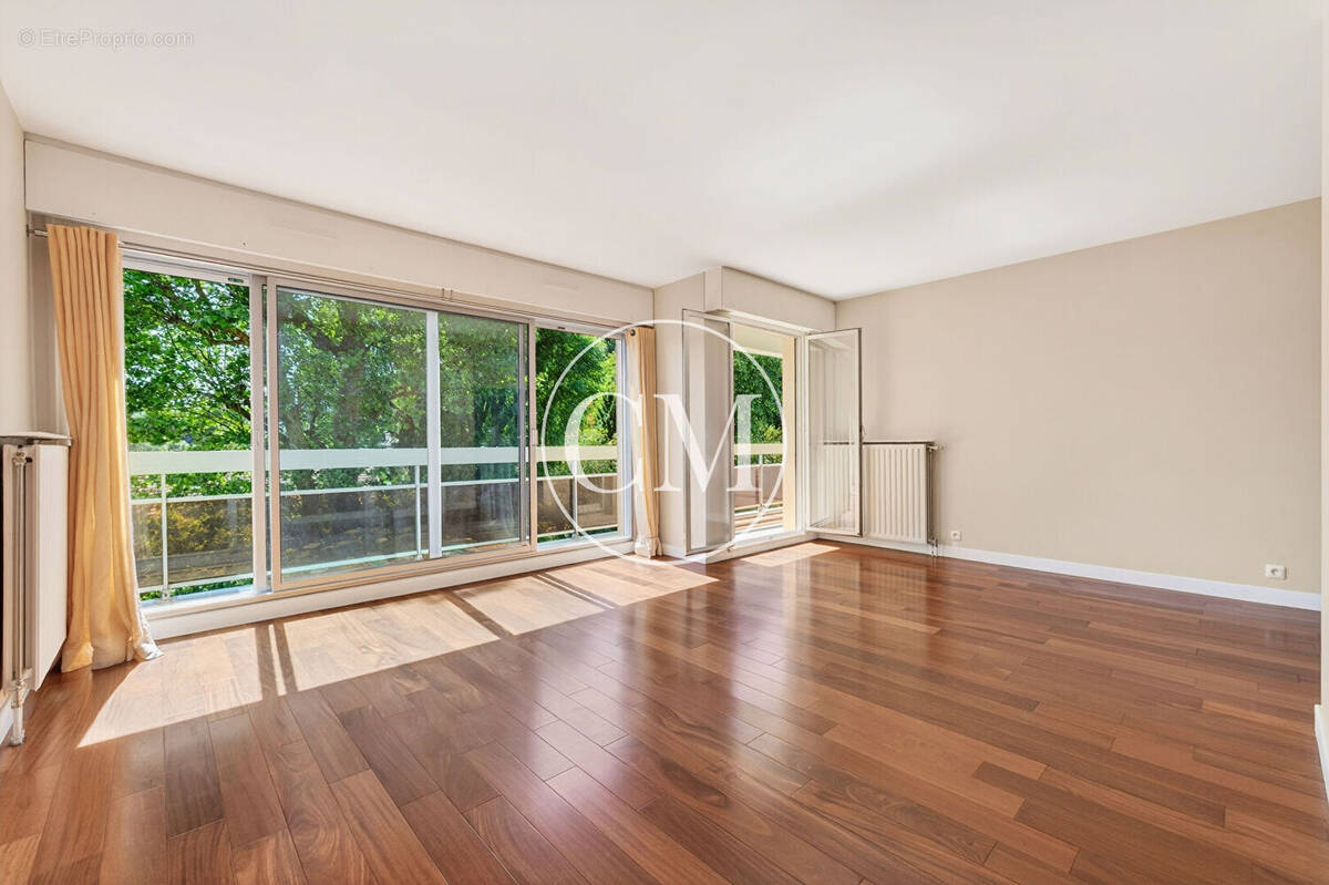 Appartement à BUC