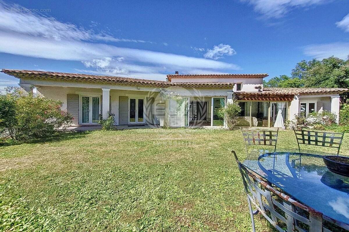 Maison à PLAN-DE-LA-TOUR
