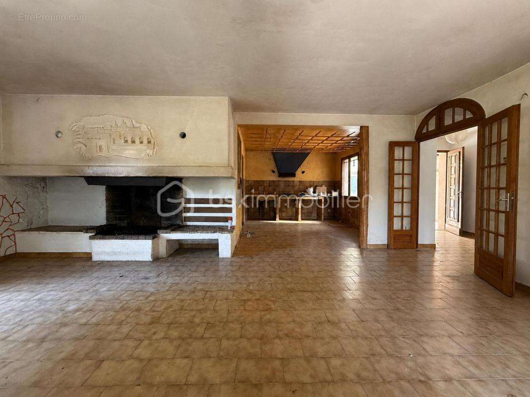 Maison de caractère à rénover – 4 800 m² de terrain – Un cadre naturel exceptionnel à Ventabren - photo 9