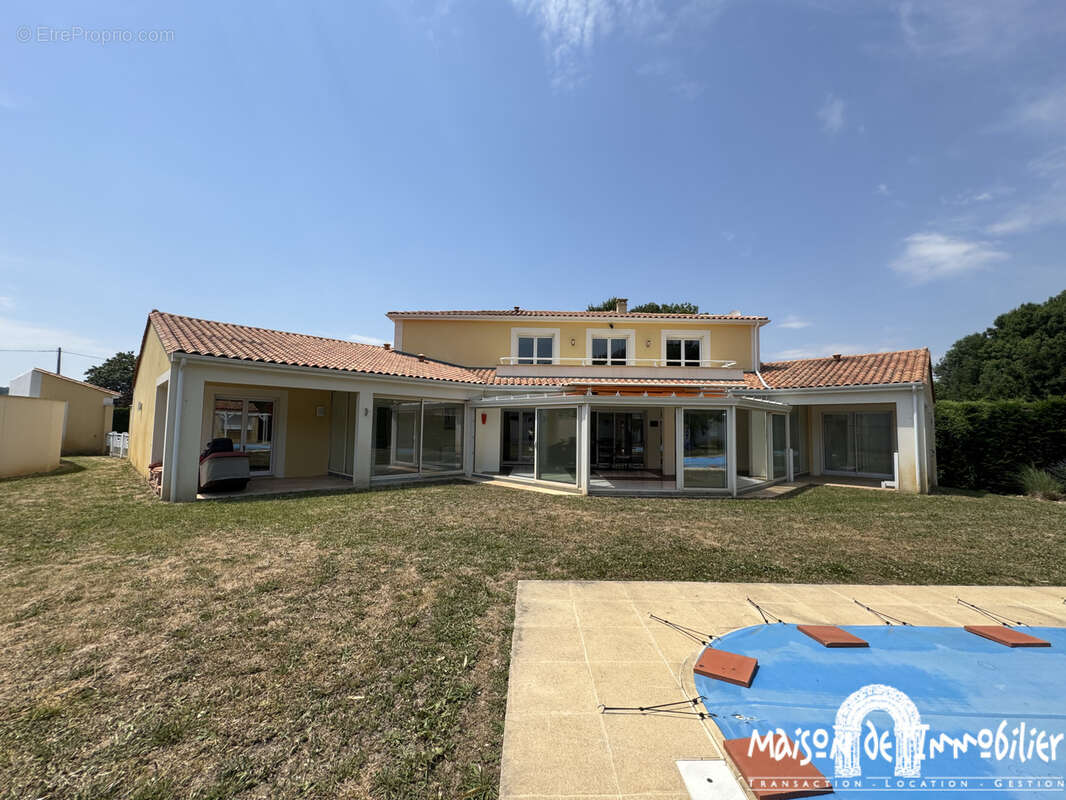 Maison à MESNAC