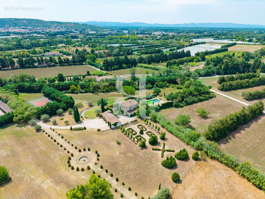 Maison 303 m² à L'isle-Sur-La-Sorgue  - photo 3