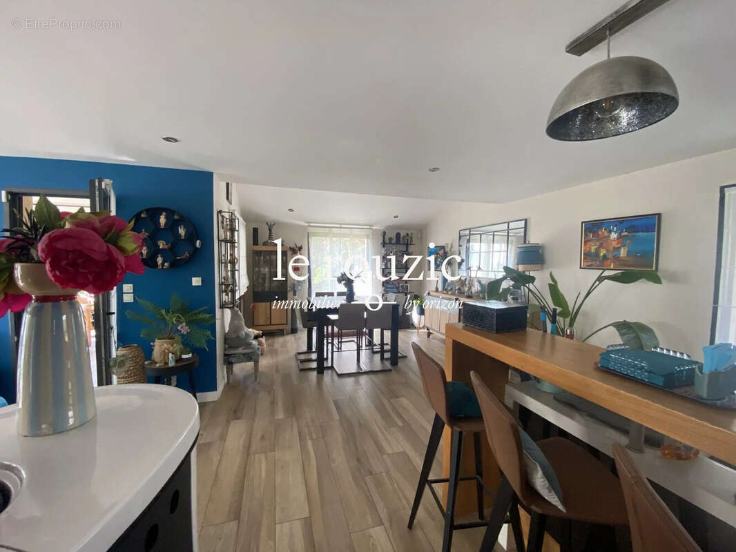 Maison 157 m² à Saint-Ave  - photo 6