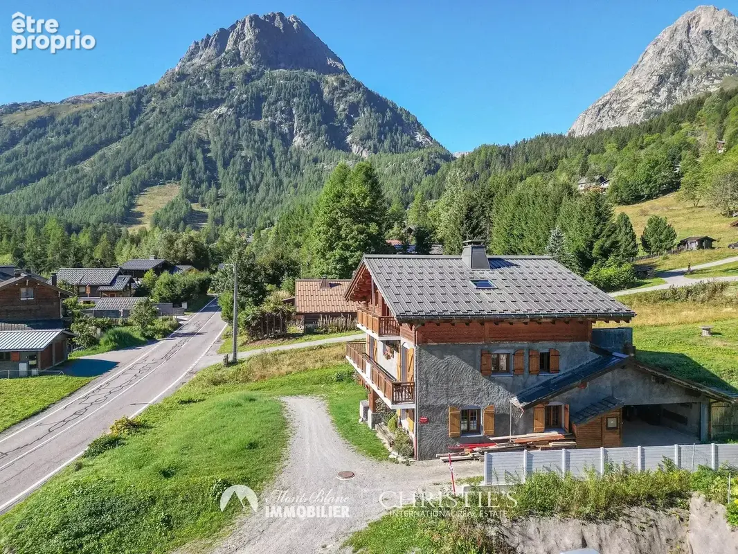 Grande maison de village à Vallorcine, 13 pièces - photo 3