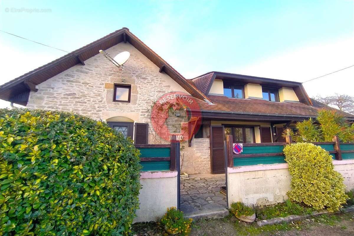 Maison à BIERRY-LES-BELLES-FONTAINES