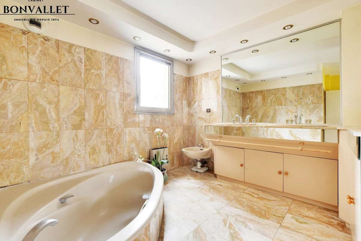 Appartement à PARIS-15E