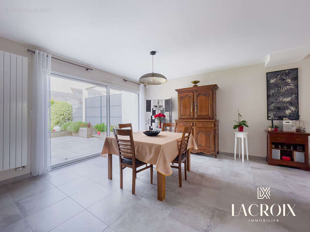 Maison à LA CHAPELLE-DES-FOUGERETZ