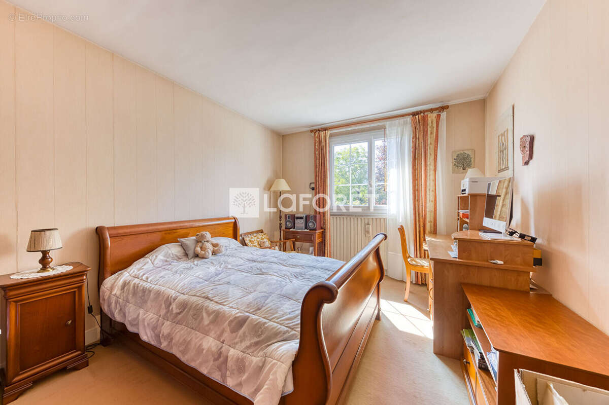 Maison Pontault Combault 5 pièce(s) 107.60m2 - photo 8