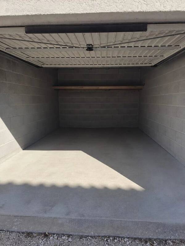 Parking à CUERS