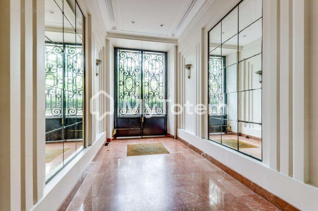 Appartement à PARIS-17E