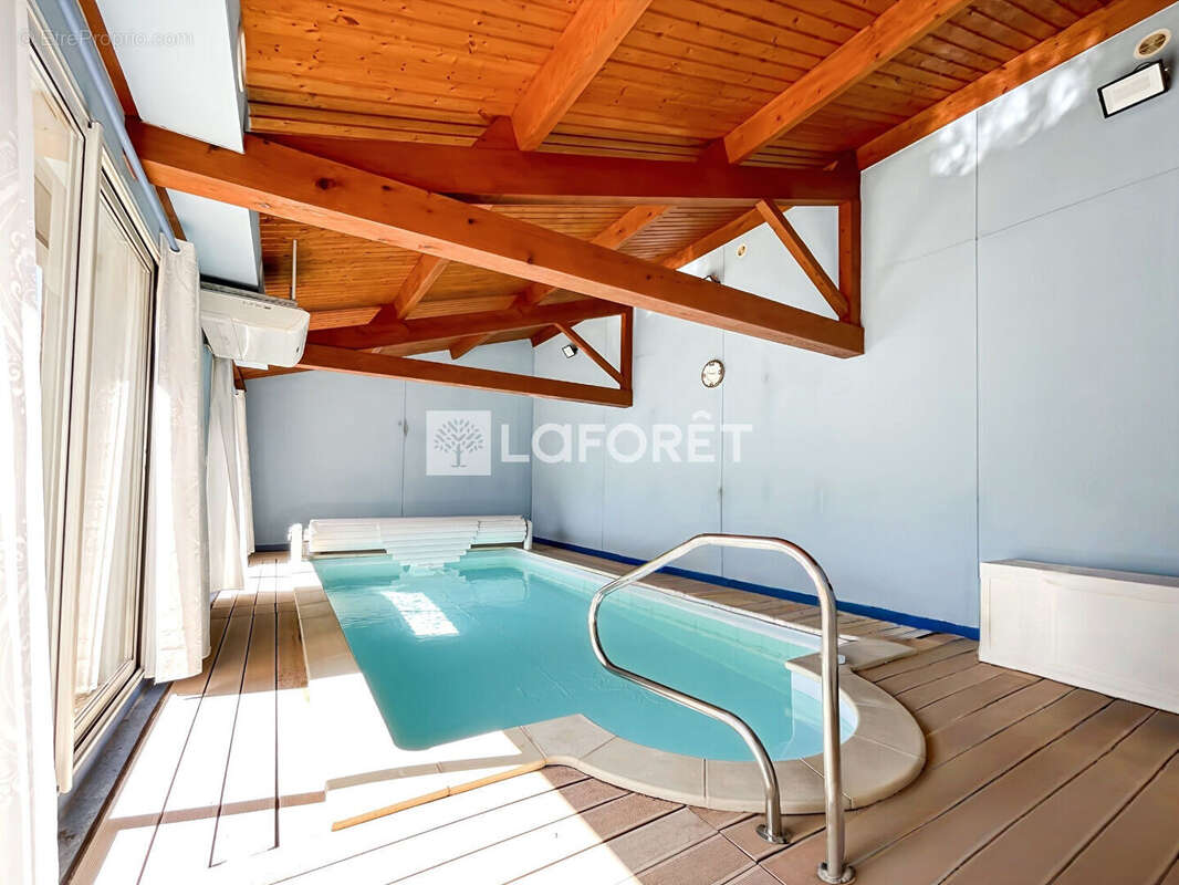 Maison 7 chambres avec piscine intérieure et garages - Portes-lès-Valence - photo 8