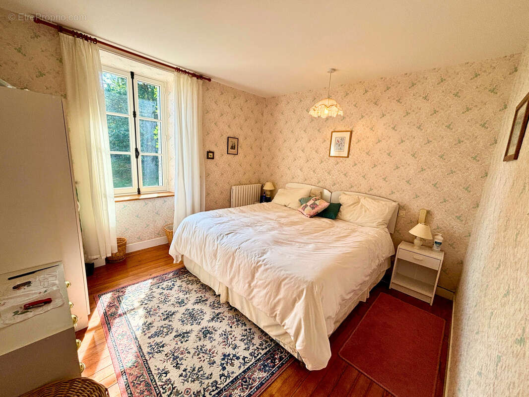 Maison - 134 m2 - En pierre - Avec dépendances - SAINT LAURENT DE CUVES - photo 7