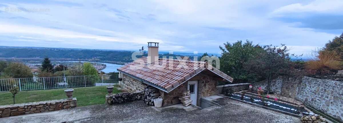 Maison à CONDRIEU