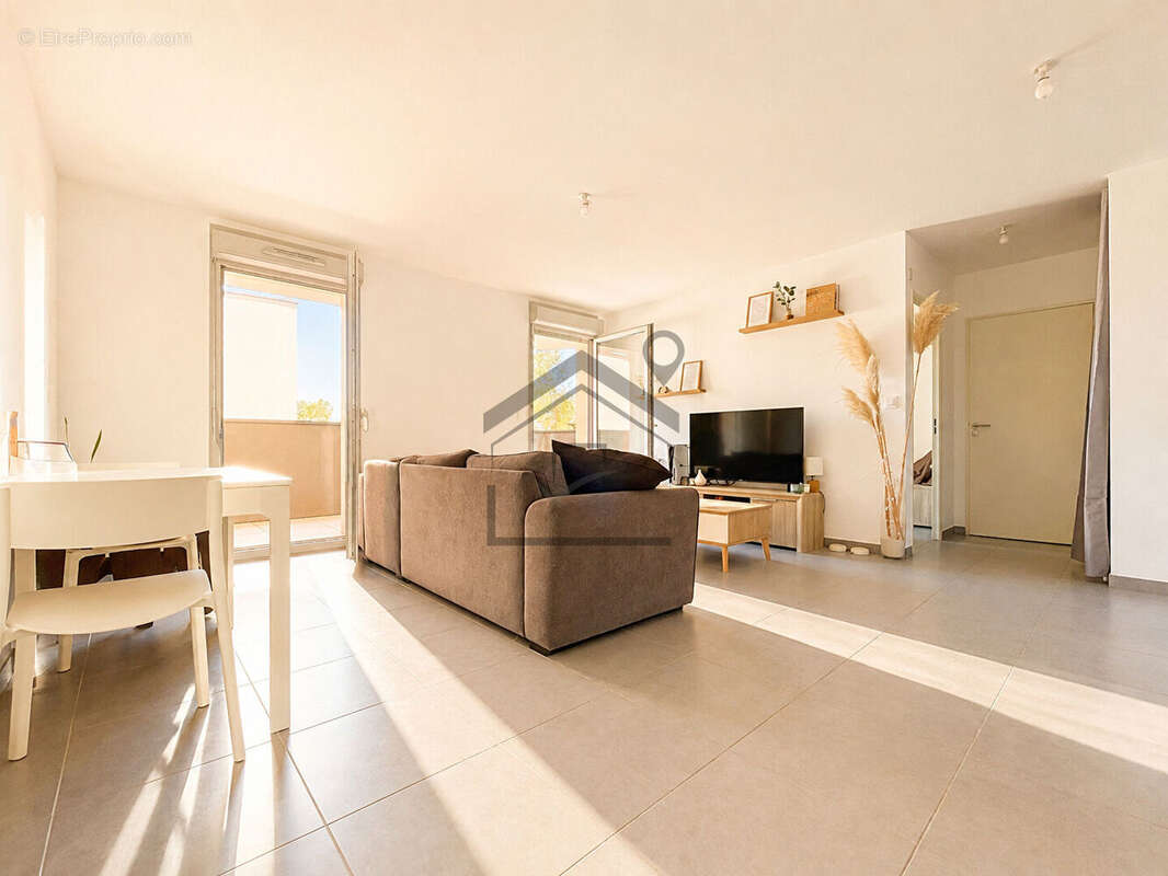 Appartement 43 m² à Marignane  - photo 2
