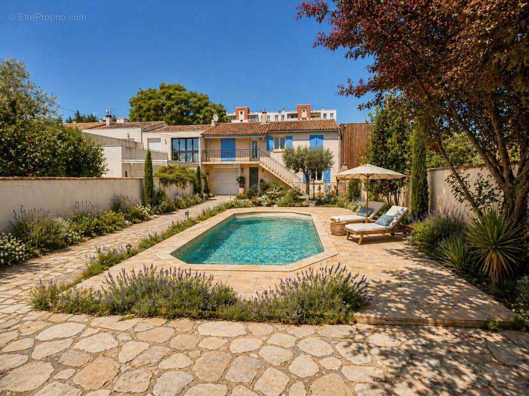  Maison à fort potentiel divisée en deux appartements – 147,75 m², terrain 487 m² et piscine – Les Aubes, Montpellier - photo 2