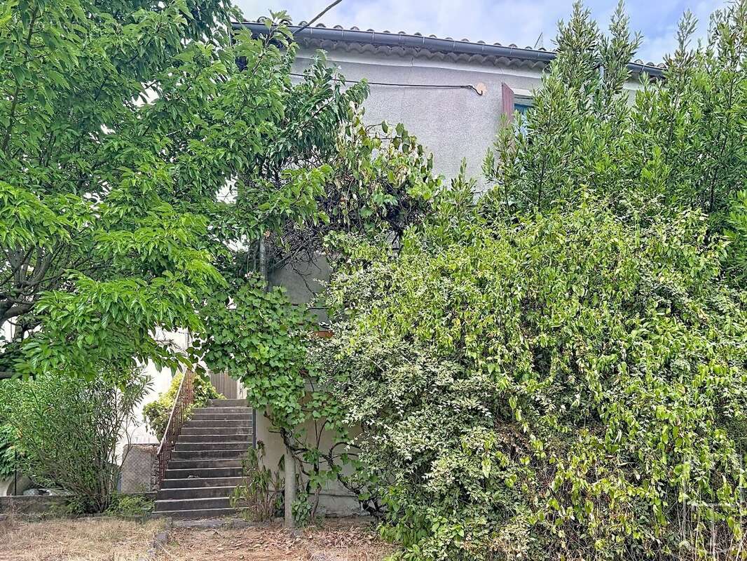 Maison en pierre A RENOVER avec possibilité de créer plusieurs logements. - photo 35
