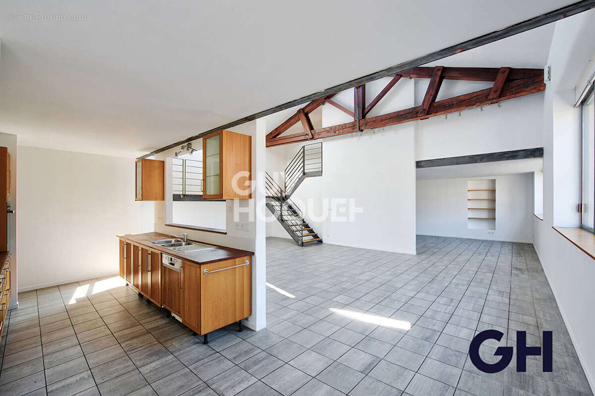 Loft - Sathonay Camp 210 m² - photo 6