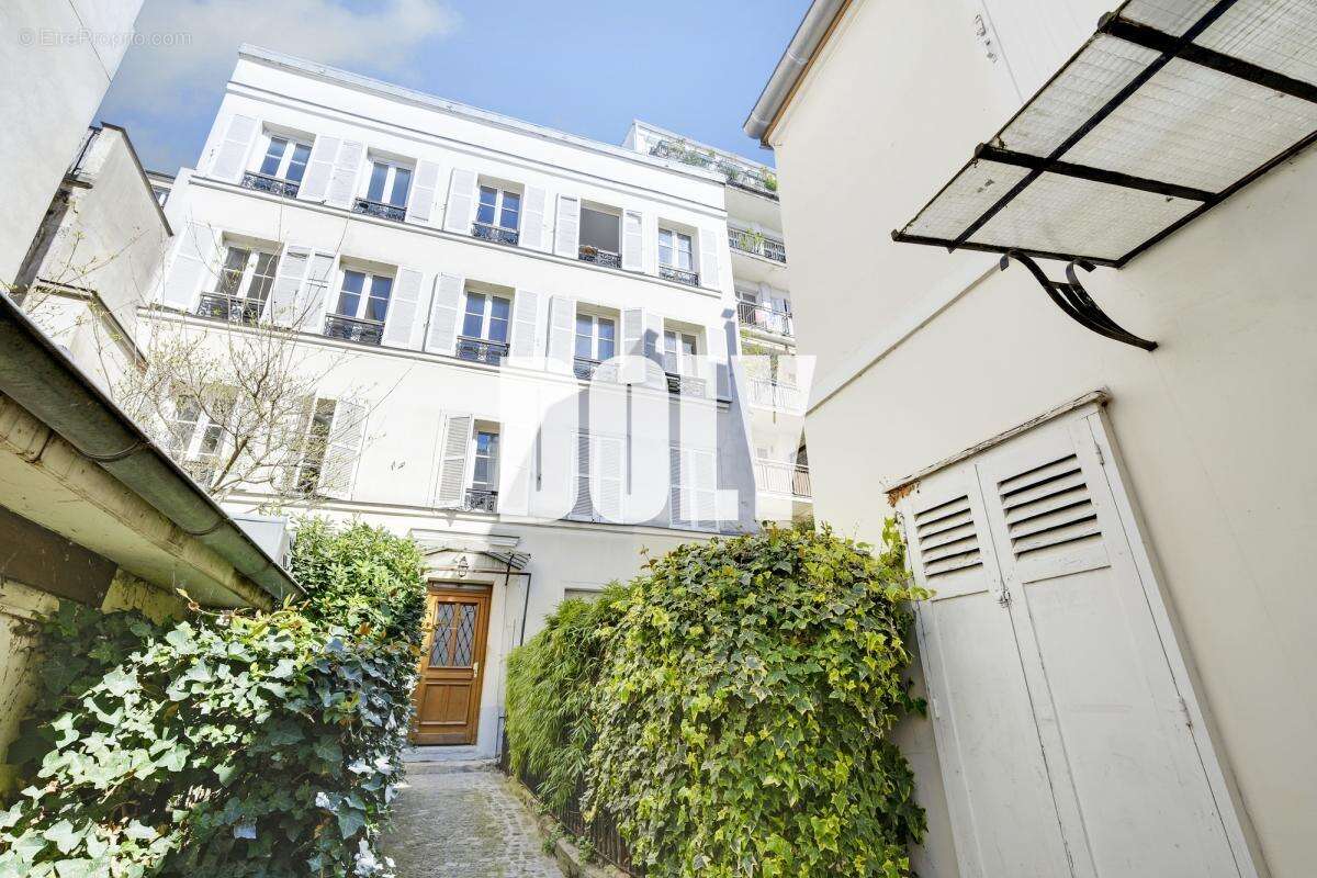 Appartement à PARIS-18E