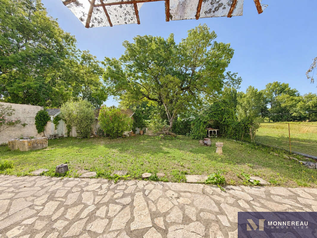 Maison ancienne avec grand jardin et dependances - photo 14