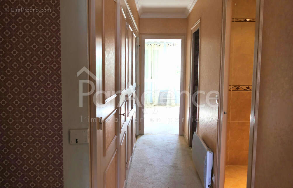 Commerce à VAUX-SUR-MER