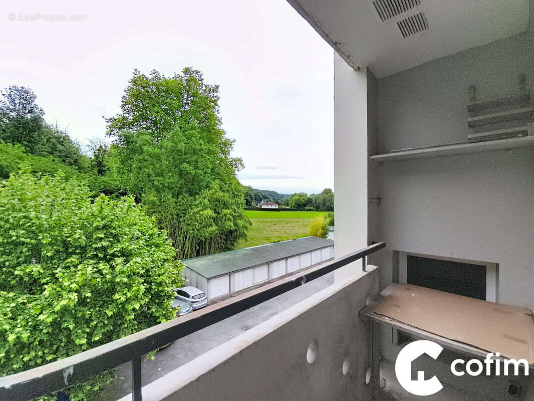 Appartement 69 m² à Gelos  - photo 2