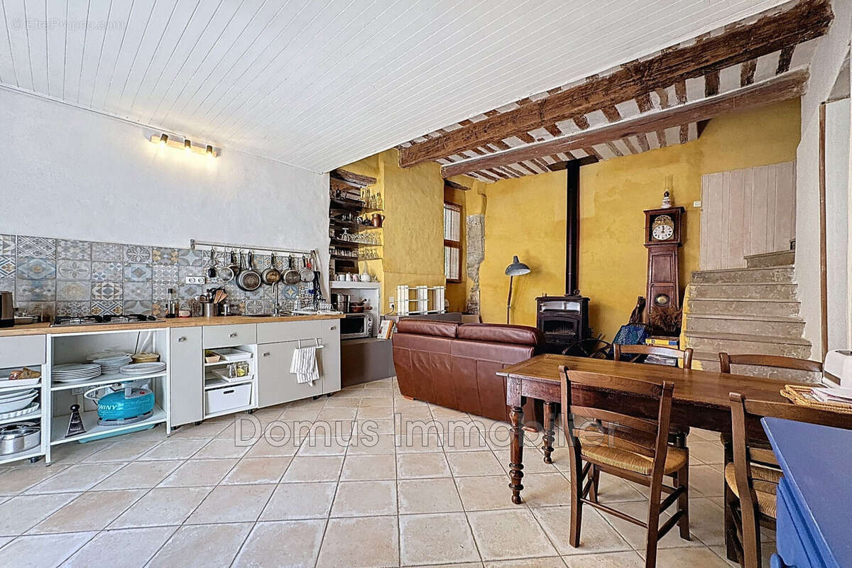 Maison à CHATEAUNEUF-DE-GADAGNE