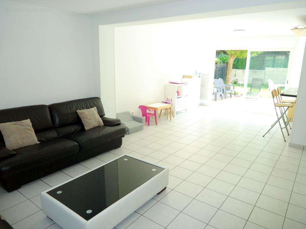 SARCELLES - Maison 7 pièces / 5 chambres - 132 m2- 481 000 € FAI - photo 2