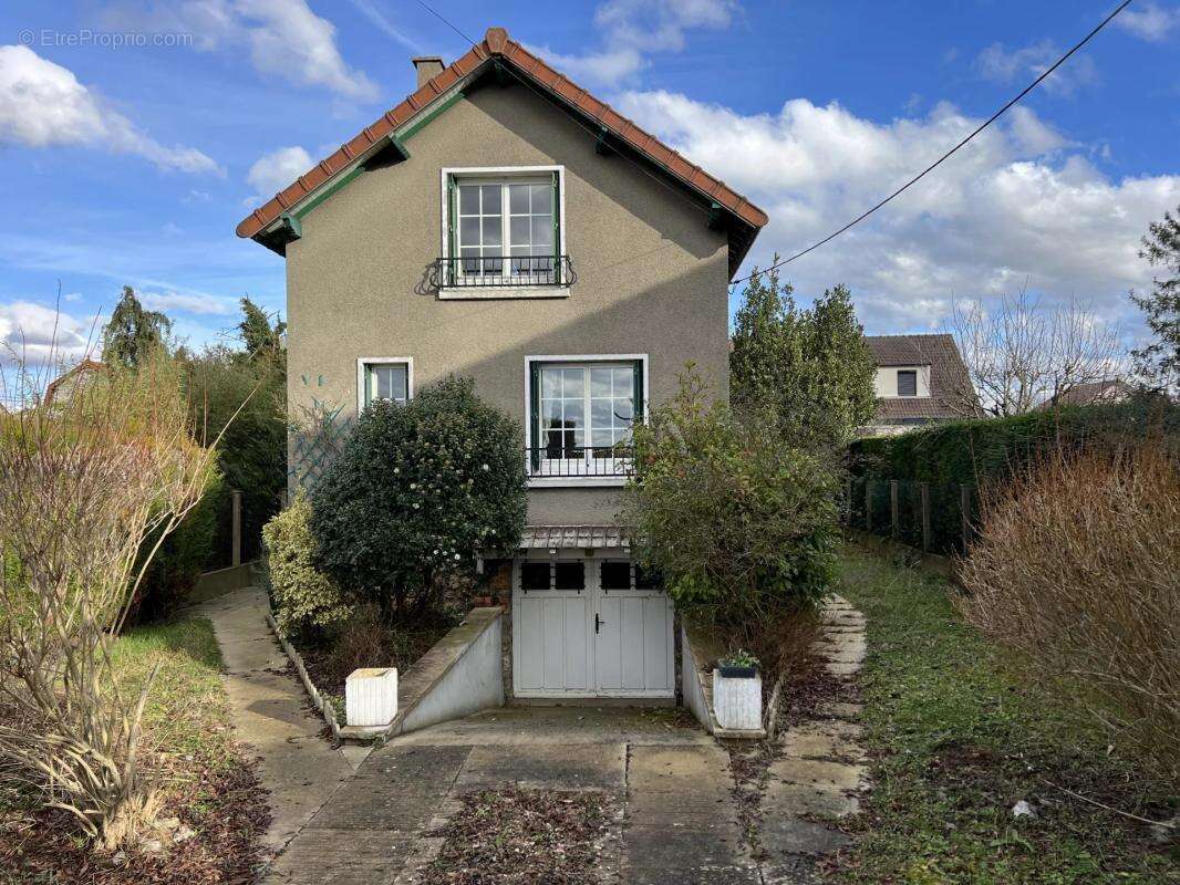 Maison à LES CLAYES-SOUS-BOIS