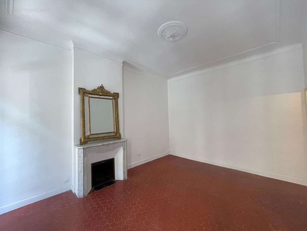 Appartement à MARSEILLE-4E