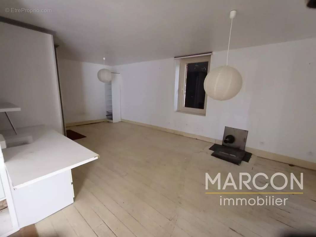 Maison à SAINT-MEDARD-LA-ROCHETTE