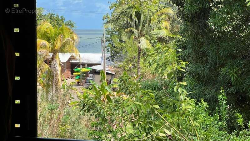 Appartement à REMIRE-MONTJOLY