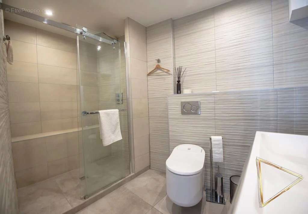 Appartement à PARIS-1E