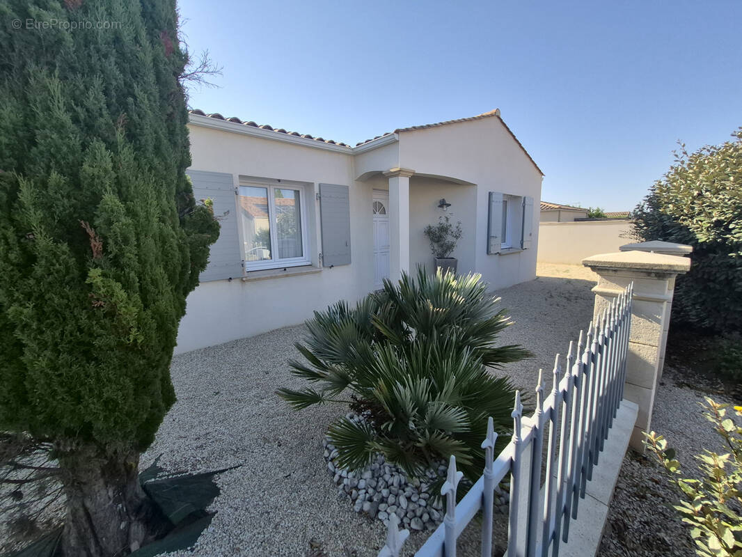 Maison à SAINTE-GEMME-LA-PLAINE
