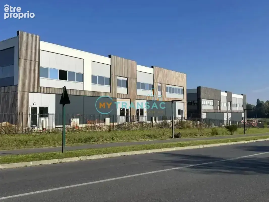 Photo Commerce à Louvres au prix de 789 750€