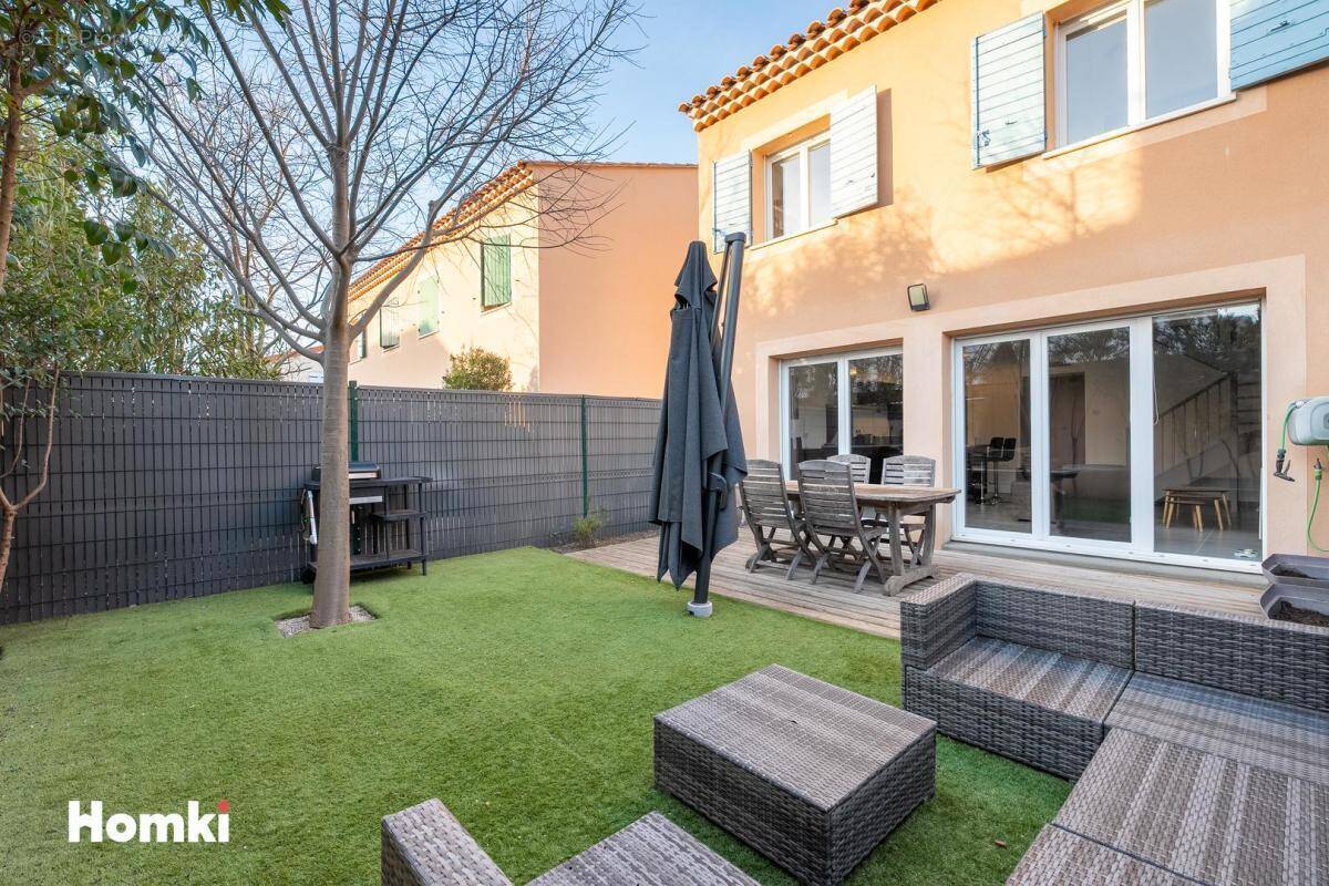 Maison à SIMIANE-COLLONGUE