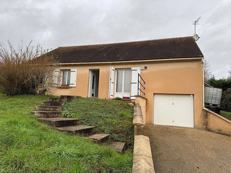 Maison à PARON